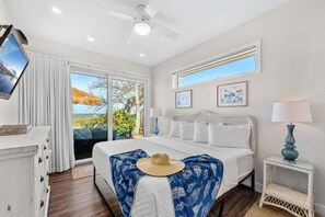 Iron/ironing board, travel cot, free WiFi, bed sheets - Tropical Backyard Cocoa Beach Escape • Oceanfront Patio • Steps to the Beach 🌴🍹 (Cocoa Beach)