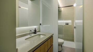 Apartment, Multiple Beds, Patio, City View (Gardens B202 + 203) | Bathroom