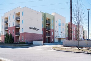 Exterior - Happy Tails @ Trailside — Pet-Friendly 1BR near TART Trail (Traverse City)