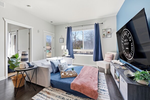 Room - Happy Tails @ Trailside — Pet-Friendly 1BR near TART Trail (Traverse City)