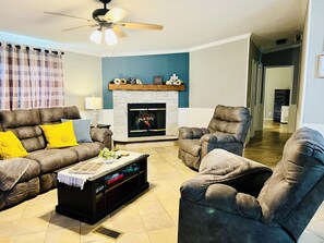 Living area - Perfect home base for lake days, family getaways and fishing trips (Brookeland)
