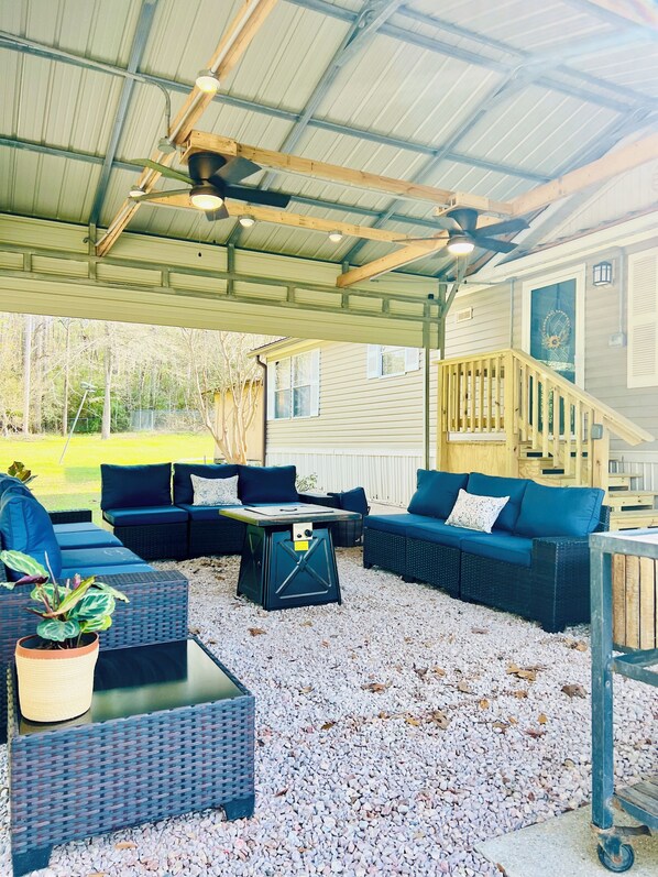 Terrace/patio - Perfect home base for lake days, family getaways and fishing trips (Brookeland)