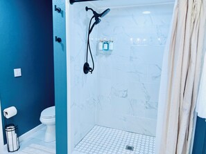 Bathroom - Perfect home base for lake days, family getaways and fishing trips (Brookeland)