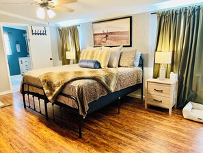 Room - Perfect home base for lake days, family getaways and fishing trips (Brookeland)