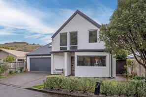 Exterior - Arnold Street Coastal Retreat (Christchurch)