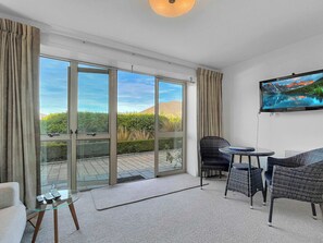 TV - Schist & Cedar Suite | Queenstown Hill Views (Queenstown)