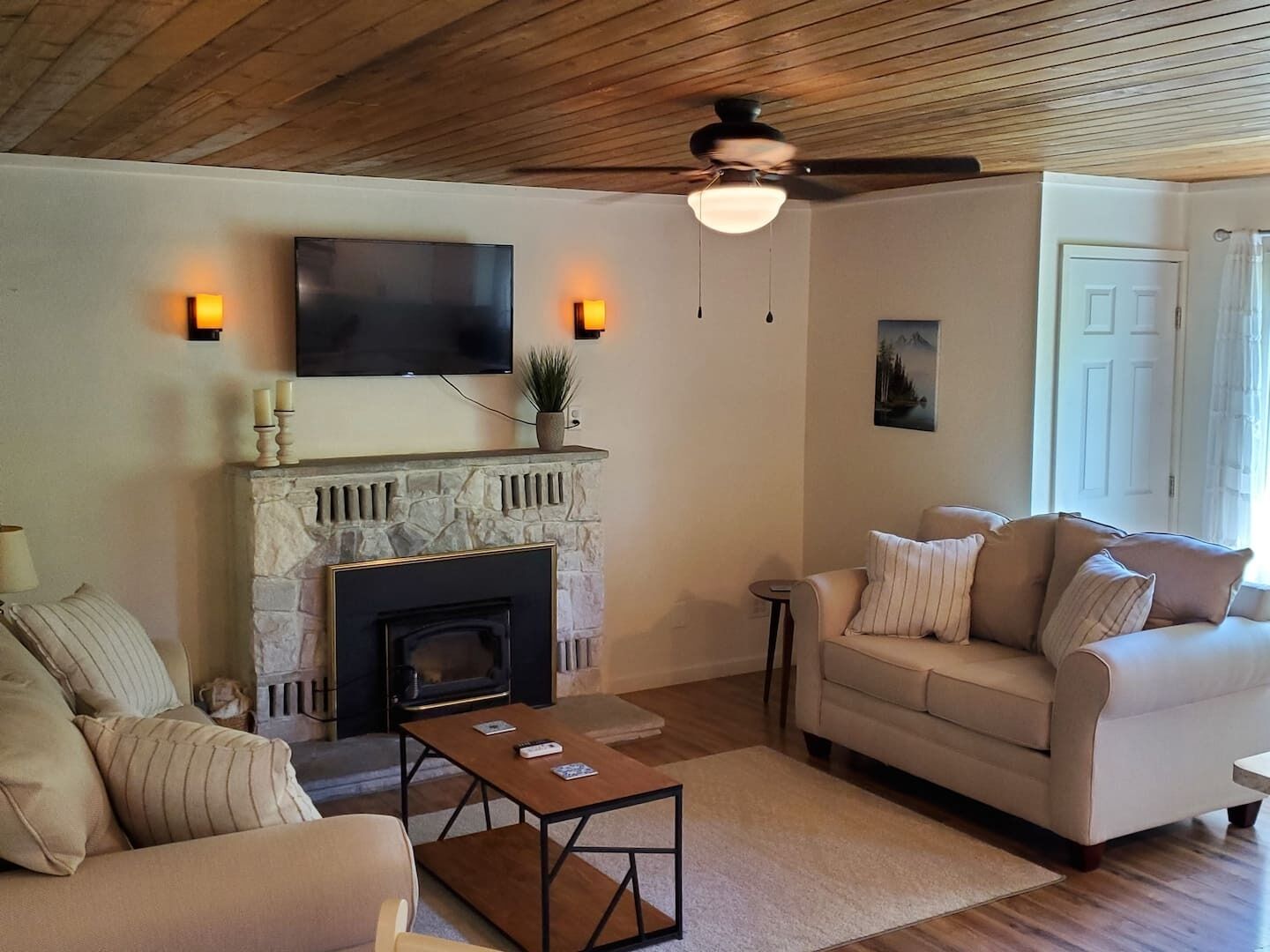 Smart TV, fireplace