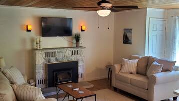 Smart TV, fireplace