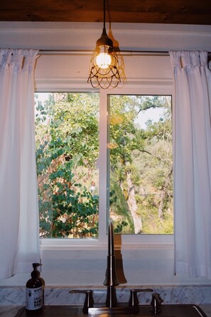 Interior - Cottage on Bear Creek is a 2-bedroom home located in Mariposa, California. The home features queen beds and accommodates families, couples, and small groups (Midpines)