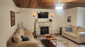 Smart TV, fireplace