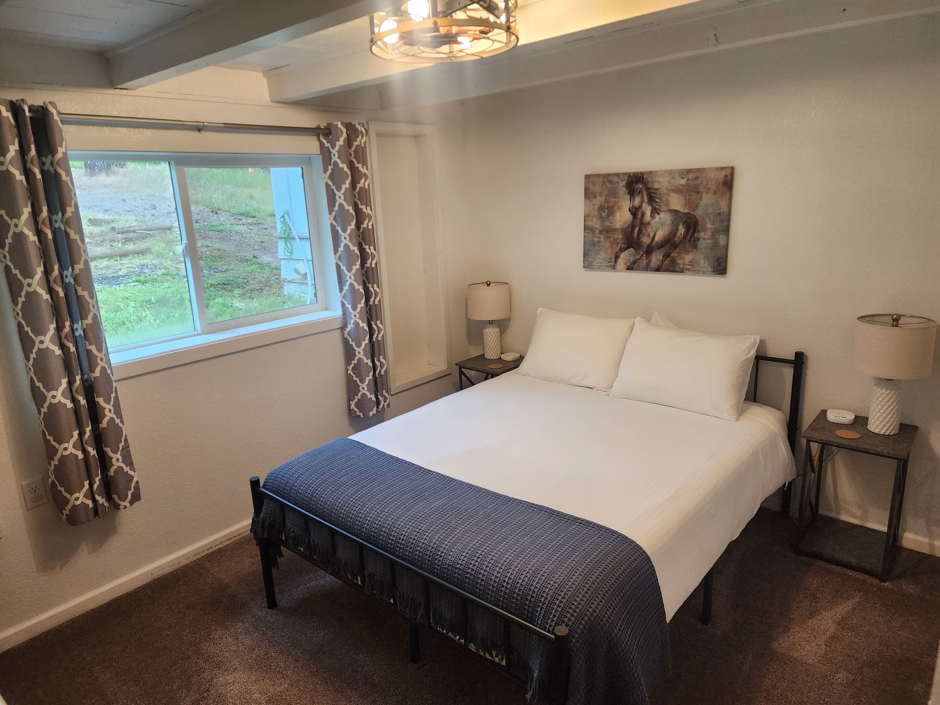 2 bedrooms, desk, iron/ironing board, travel cot