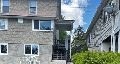 Enjoyable 2-bedroom apartment in lovely Oakland near local hotspots