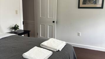 2 bedrooms, iron/ironing board, WiFi, bed sheets
