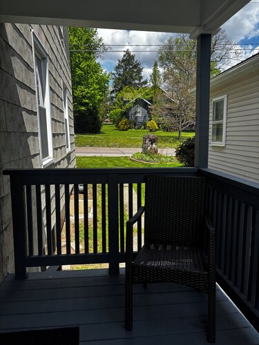 Enjoyable 2-bedroom apartment in lovely Oakland near local hotspots