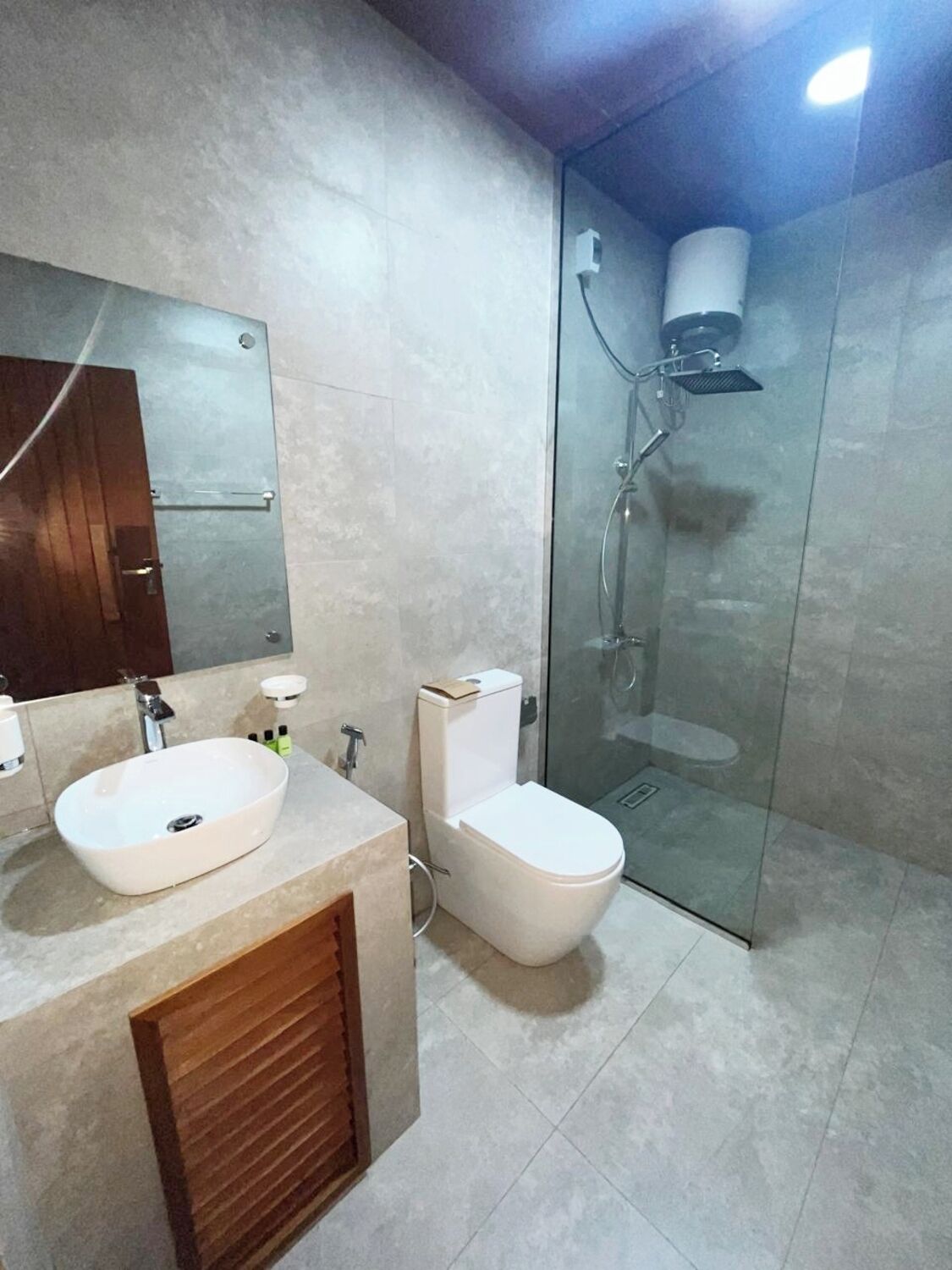 Habitación triple Deluxe, balcón, vistas a la montaña | Baño