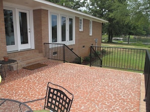 Terrace/patio - Private, close-in Lake Murray home with boat ramp, dock and panoramic views. (Chapin)