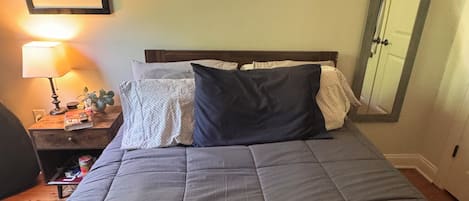 3 chambres, fer et planche à repasser, Wi-Fi, draps fournis