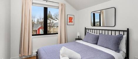 2 bedrooms, iron/ironing board, free WiFi, bed sheets
