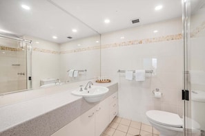 Towels, soap, shampoo - Elouera Beachside Bliss (Sunshine Coast)