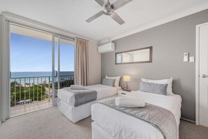 2 bedrooms, desk, WiFi