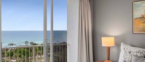 2 bedrooms, desk, WiFi, bed sheets