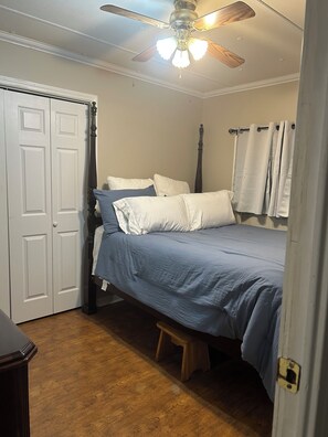 3 bedrooms, WiFi, bed sheets