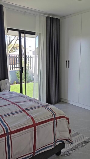 Room, 3 Bedrooms, Accessible - Room-double Patio Studio Room With En-su (Cape Town)
