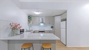 Fridge, microwave, oven, stovetop