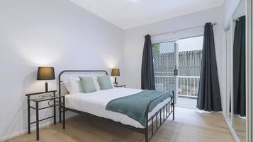 2 bedrooms, iron/ironing board, WiFi, bed sheets