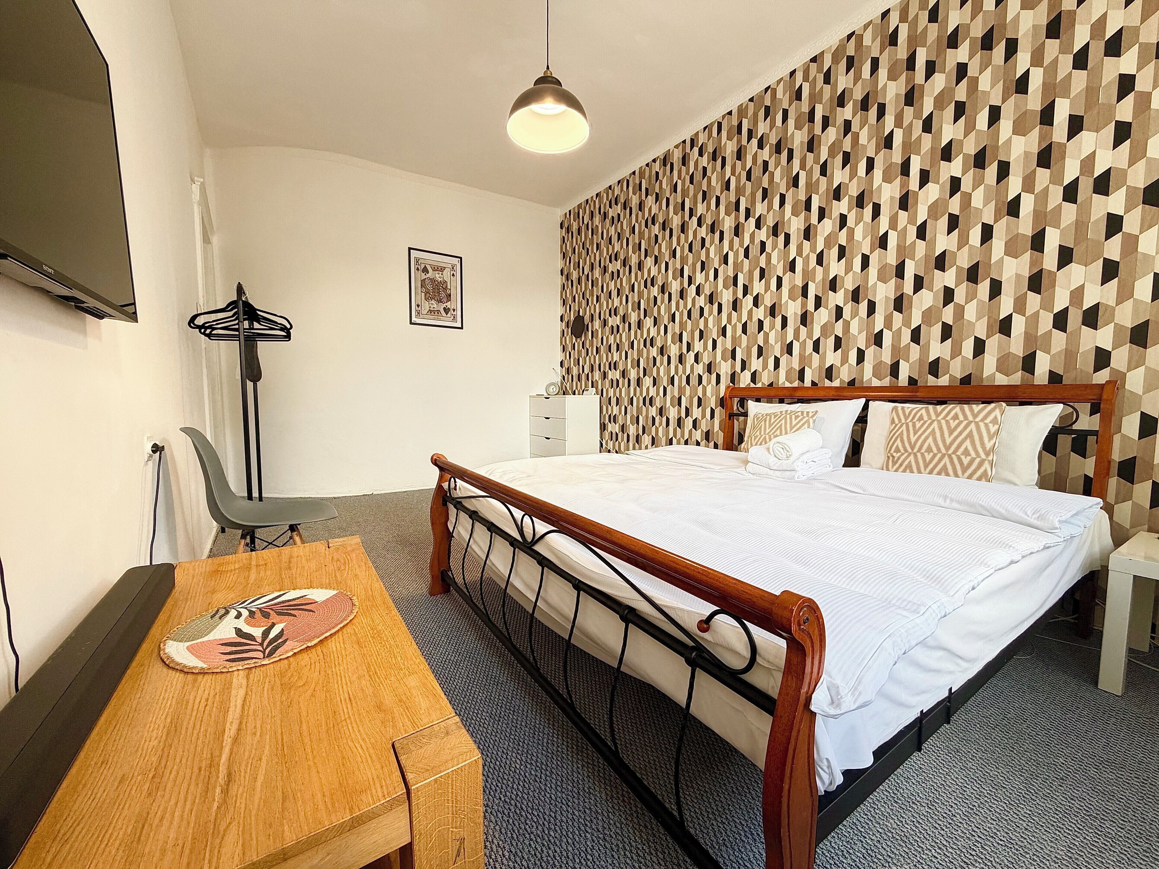 1 chambre, fer et planche à repasser, Wi-Fi, literie fournie