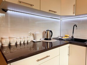 Fridge, microwave, oven, stovetop - Pułaskiego Spacious Apartment (Wrocław)