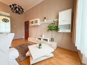 2 bedrooms, iron/ironing board, WiFi, bed sheets - Pułaskiego Spacious Apartment (Wrocław)