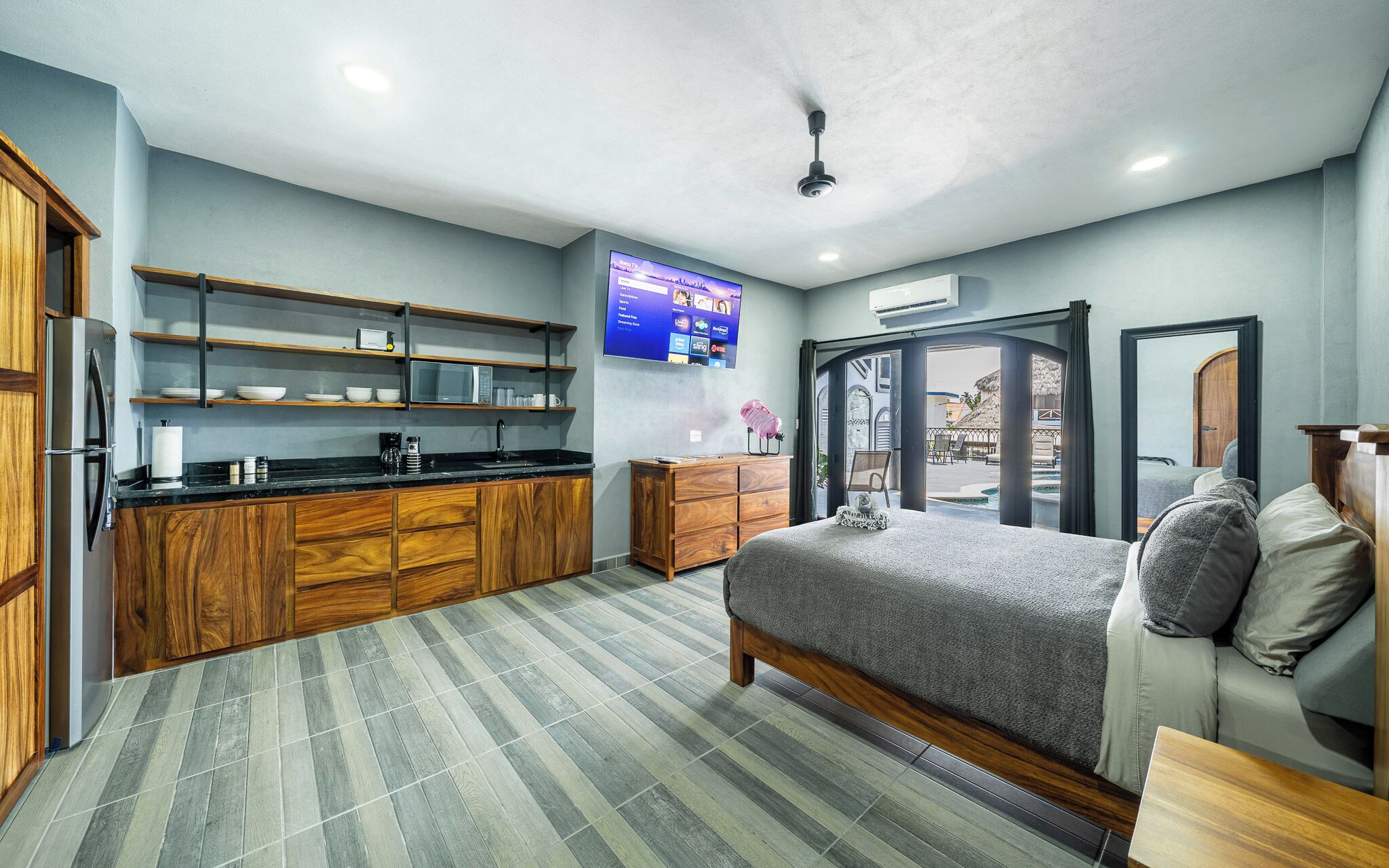 Minibar, caja de seguridad en la habitación, escritorio y wifi gratis 