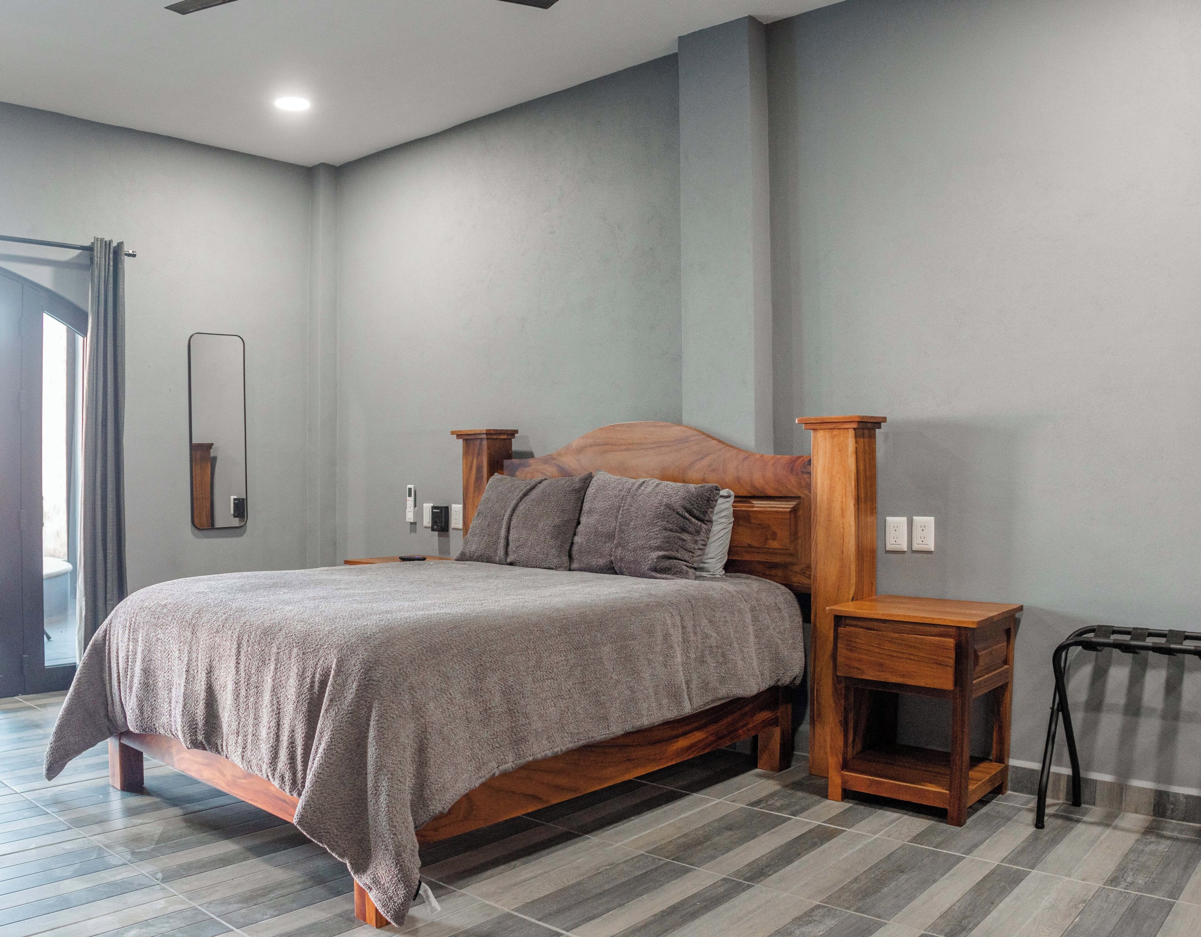 Estudio, 1 habitación, vistas a la piscina | Minibar, caja fuerte, escritorio y wifi gratis