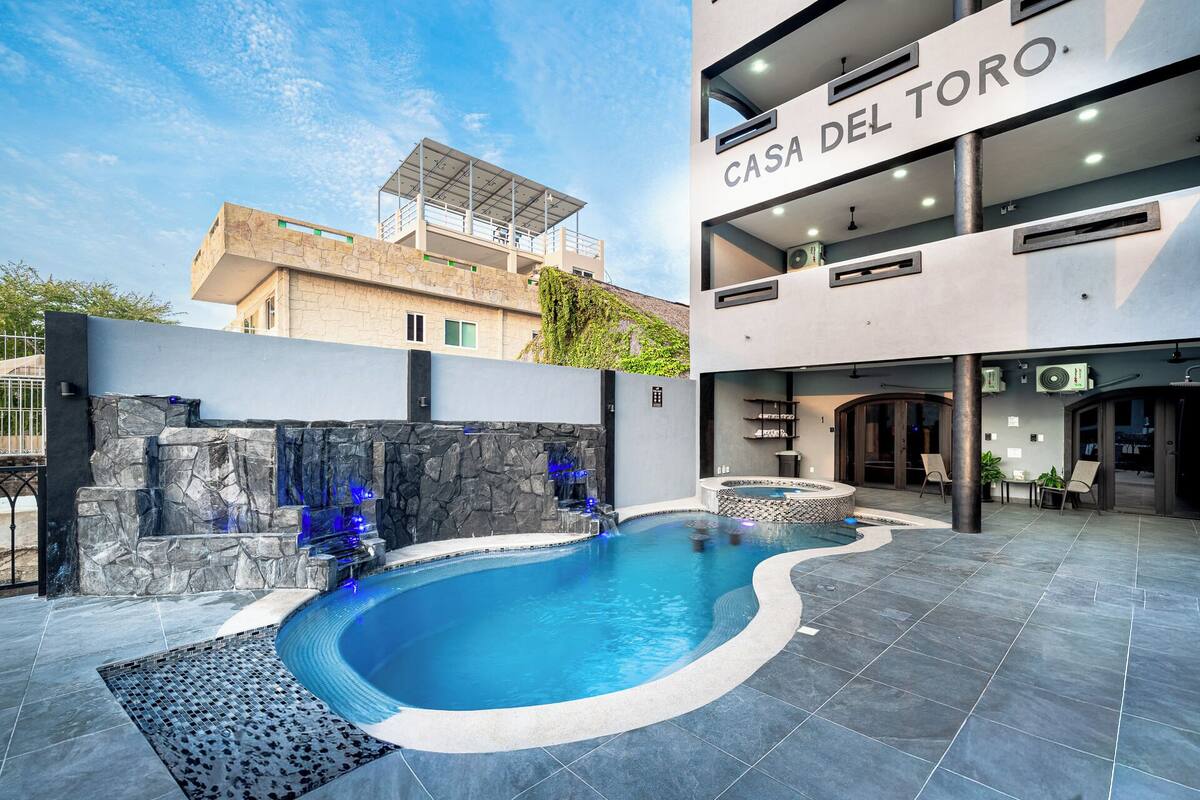 Estudio, 1 habitación, vistas a la piscina | Minibar, caja fuerte, wifi gratis y mobiliario individual