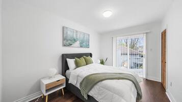 3 bedrooms, iron/ironing board, WiFi, bed sheets