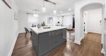 Stunning Home in Toronto: Family-Friendly Neighbourhood
