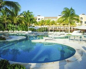 Pool - Resort with 1 bedroom and AC at Hacienda Tres Rios Playa Del Carmen (Cancún)