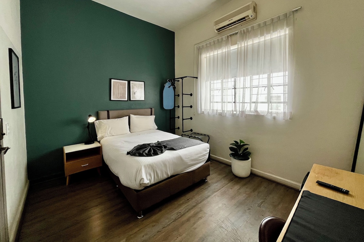 Desk, laptop workspace, iron/ironing board, free WiFi