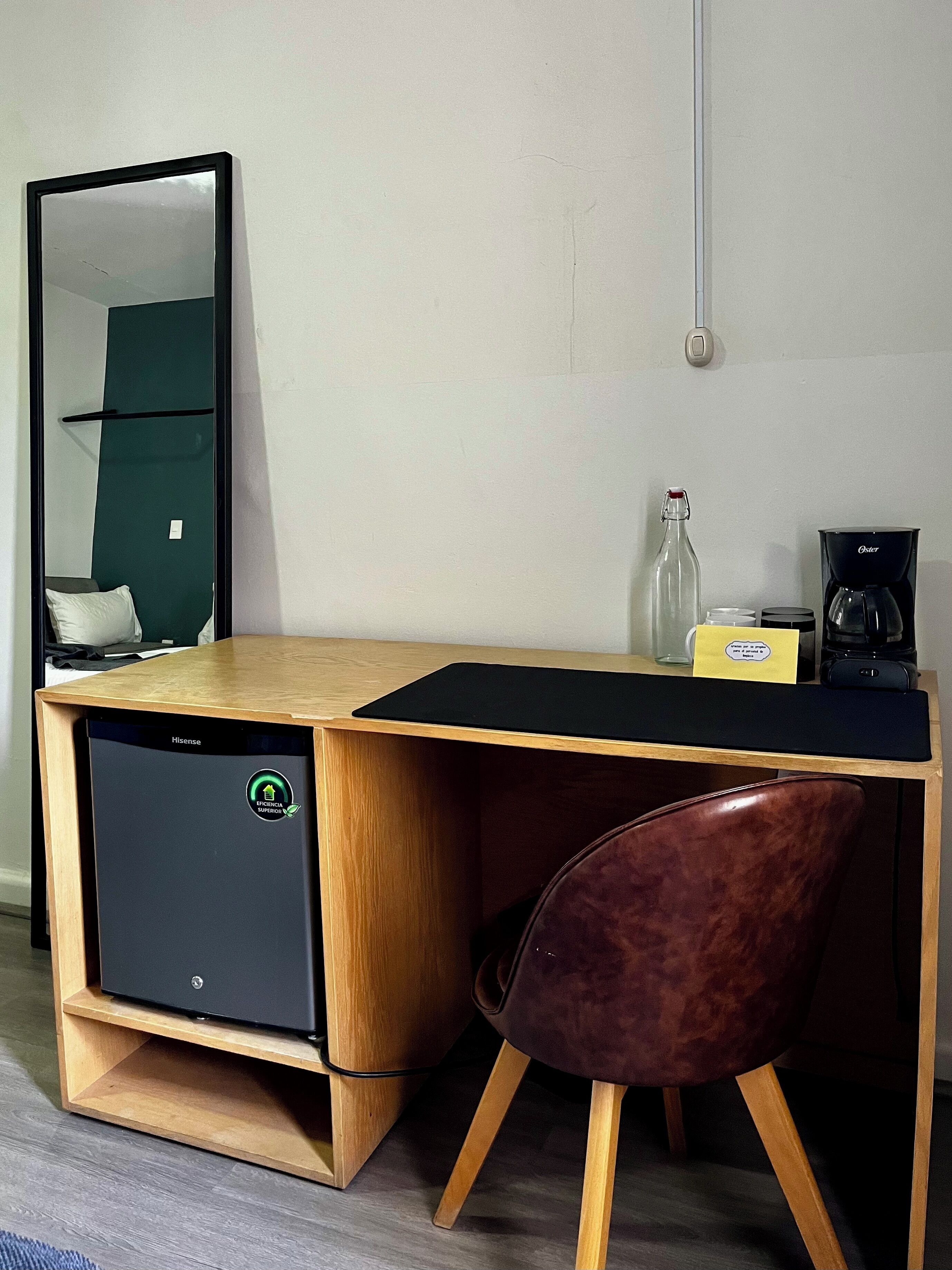 Bureau, espace de travail pour ordinateur portable