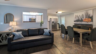 Stylish Ranch in OP - Quiet - Great location