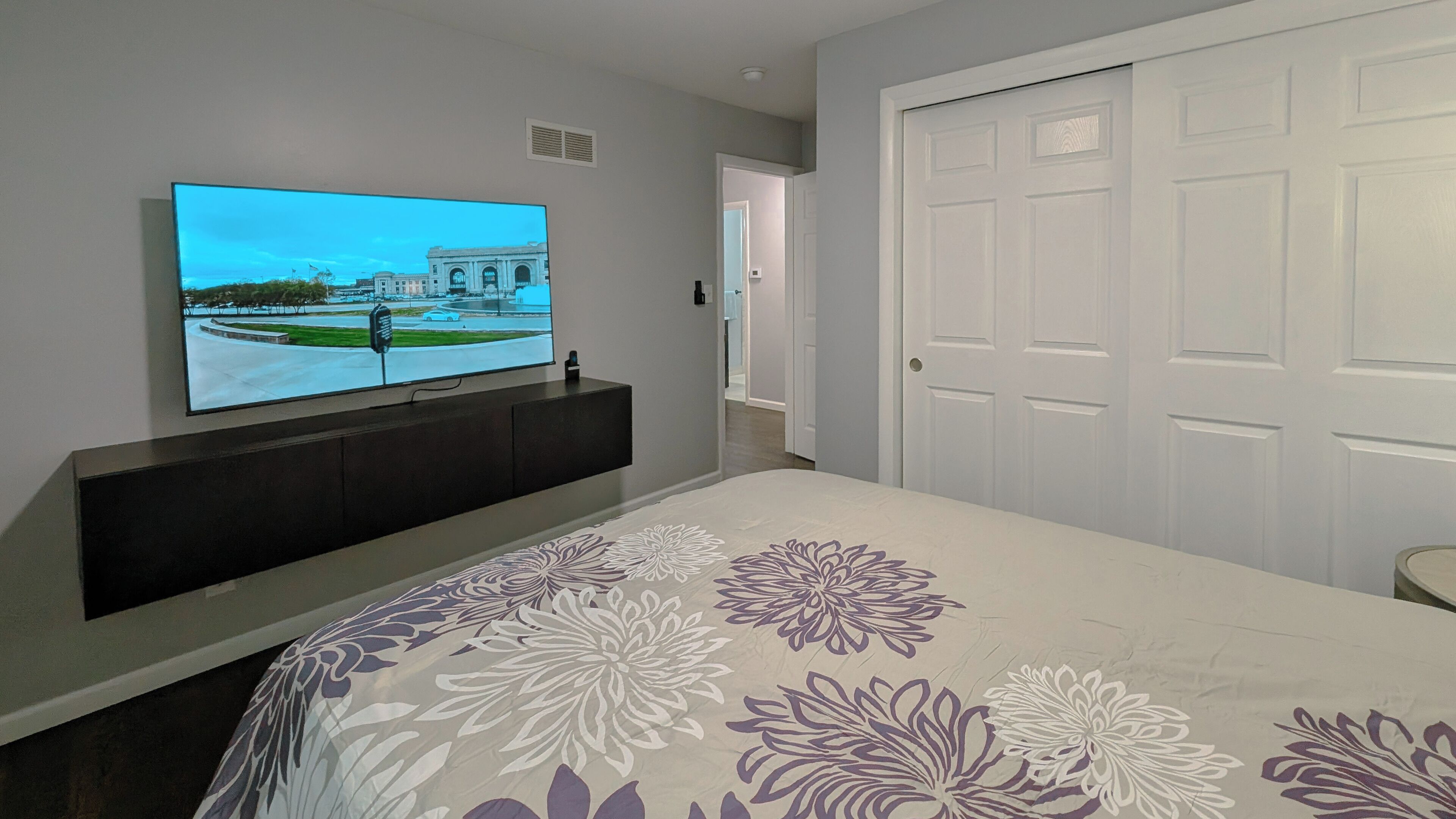 5 habitaciones, tabla de planchar con plancha y wifi gratis 