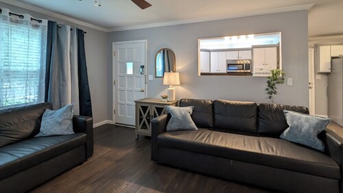 Stylish Ranch in OP - Quiet - Great location