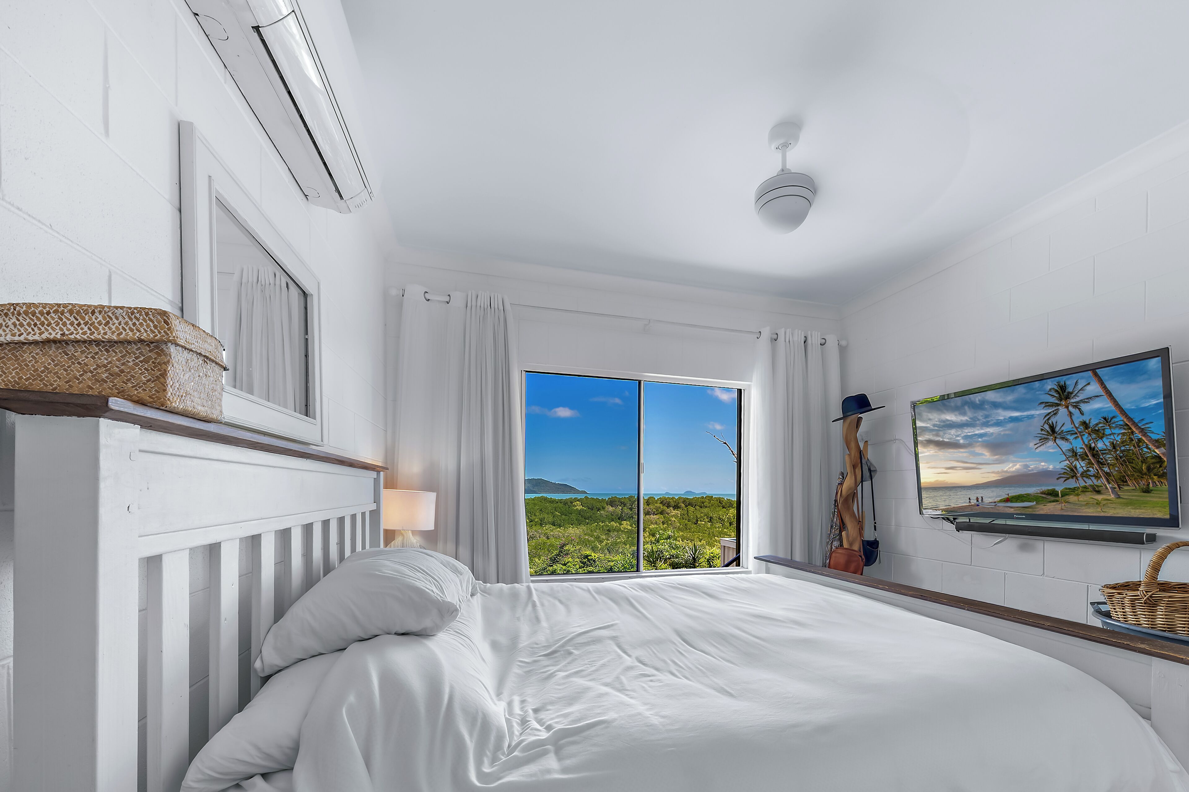 3 slaapkamers, een strijkplank/strijkijzer, wifi, beddengoed