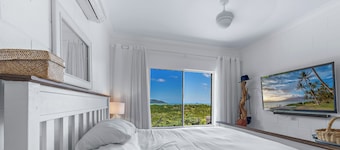 Ocean’s Edge – Private Pool, Oceanfront Views & Peaceful Setting