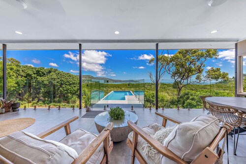 Ocean’s Edge – Private Pool, Oceanfront Views & Peaceful Setting