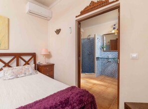 Shower, hair dryer, towels - Charming country house with private pool near Muro (MURO)