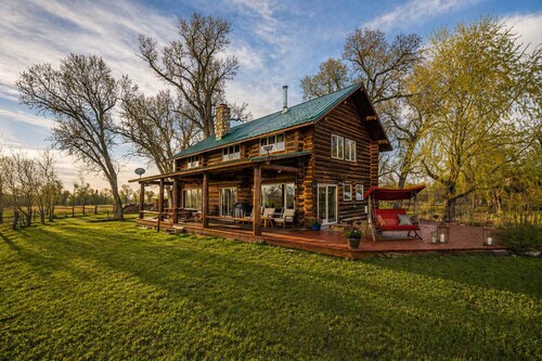 Clear Creek Crossing | Mountain Cabin on the Creek with Private Bridge Entry, BLM Land, Stargazing Deck + Separate Garage Apartment | Buffalo Wyoming Near Bighorn Mountains