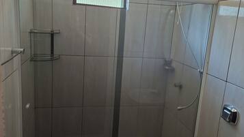 Toalhas de banho, papel higiênico