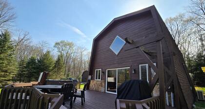 Cabin Escape | Hot Tub + Loft + Sleeps 8